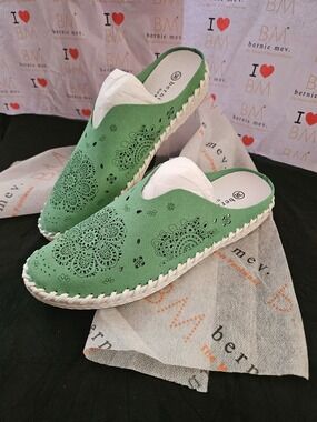 WOMEN'S SHOE BERNIE MEV SZ 7 TEAL SLIP ON NWT